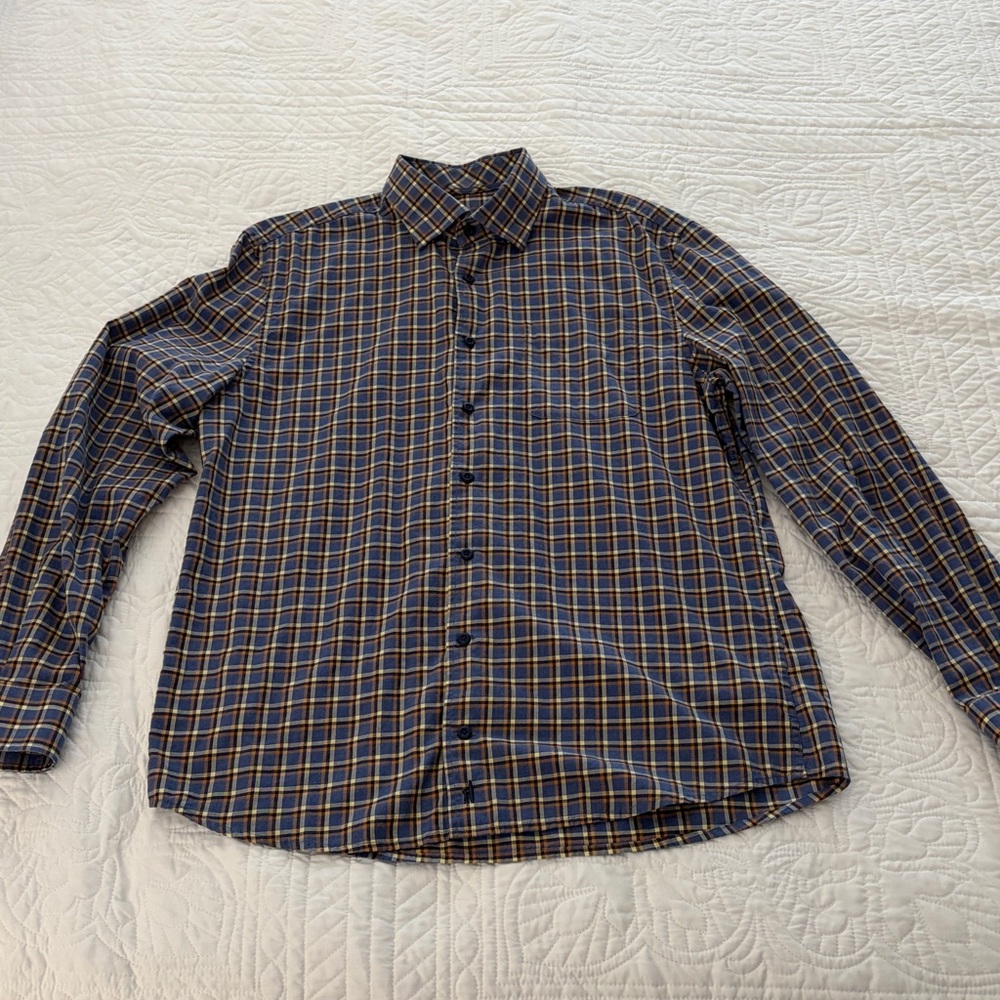 Johnnie O Hangin’ Out style button down shirt